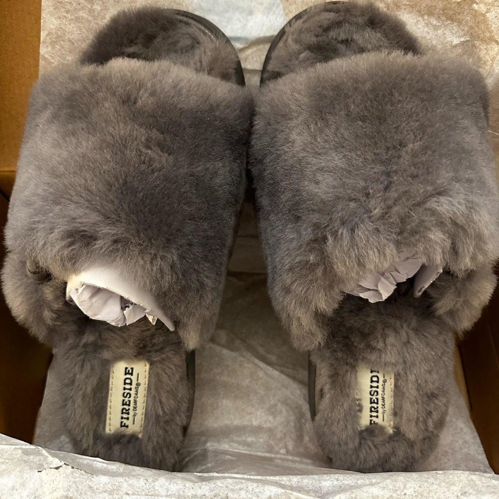 FIRESIDE by Dearfoams Cairns Genuine Shearling Slide